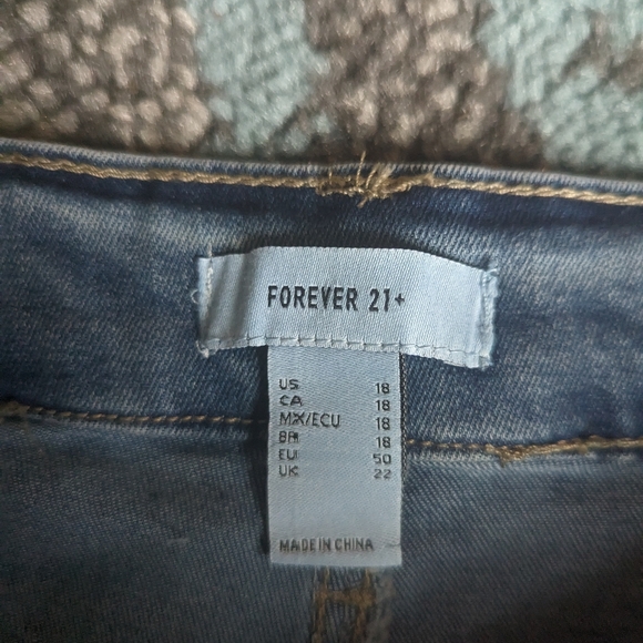 Forever 21 Size 18 Curved Denim Short New Waist: 38"Rise: 14"Inseam: 2.5" - Picture 3 of 3